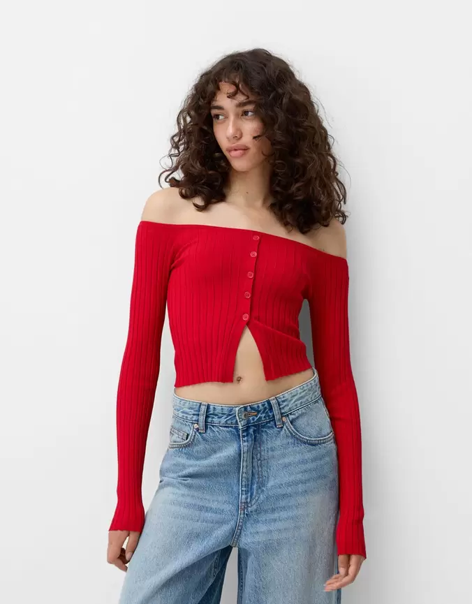 Oferta de Jersey cuello bardot botones abierto por $314 en Bershka