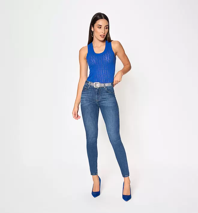 Oferta de Jean Skinny Cinco Bolsillos, Tiro Alto, por $799 en Studio F