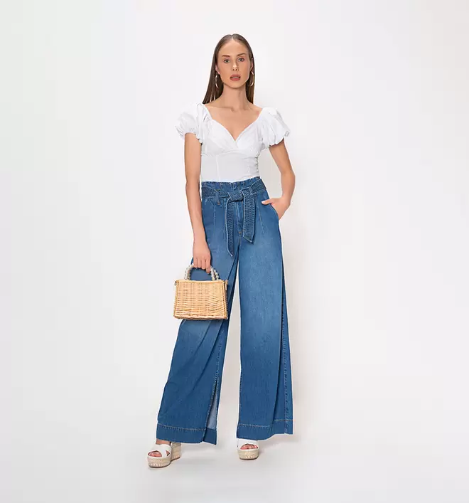 Oferta de Blusa Manga Corta Con Alforzas En Copas por $839.3 en Studio F