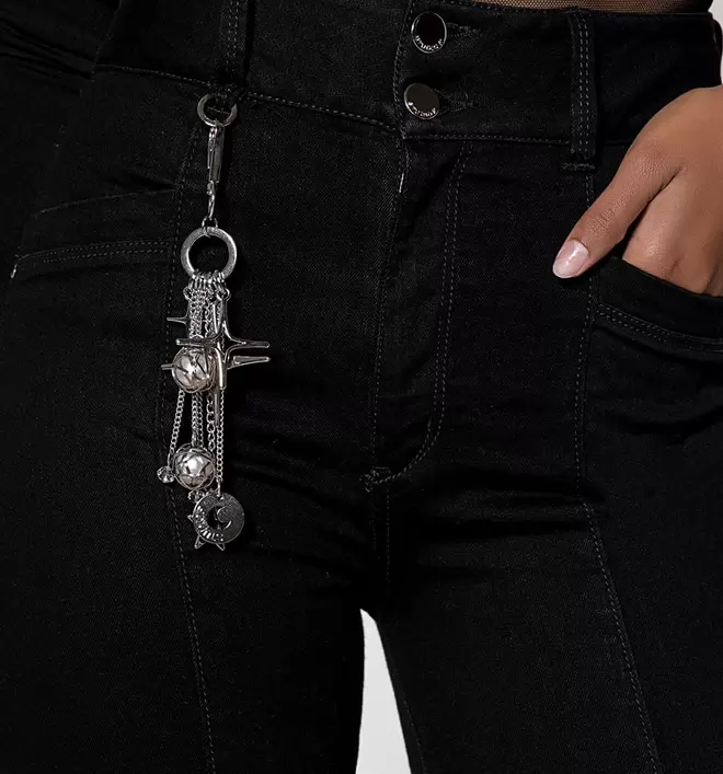 Oferta de Jean Skinny Tiro Alto Con Borla por $1119.3 en Studio F