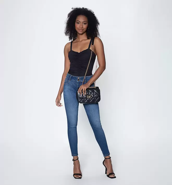 Oferta de Jean Skinny Tiro Medio, Cinco Bolsillos por $979.3 en Studio F
