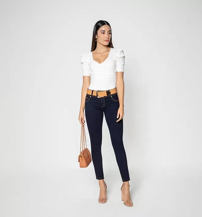 Oferta de Body Manga Corta Con Escote Cruzado por $769.3 en Studio F