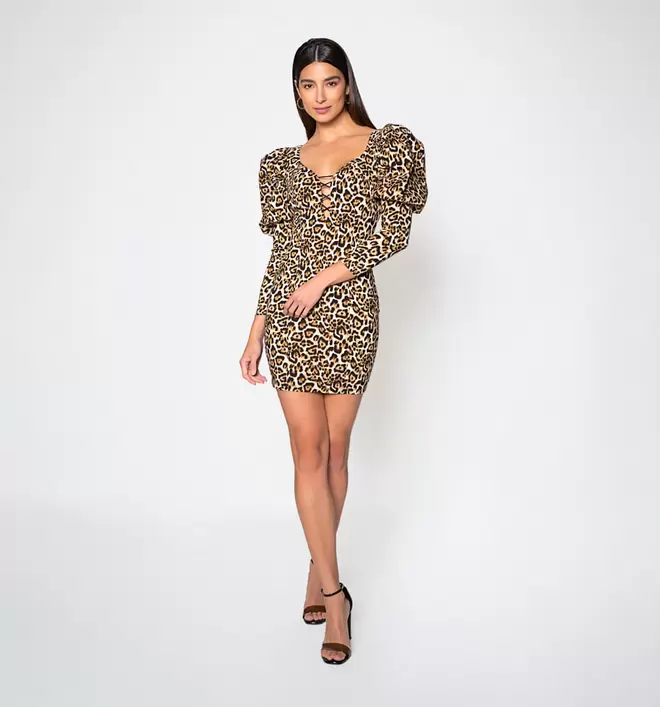 Oferta de Vestido Corto Escote Corazón Animal por $1359.15 en Studio F