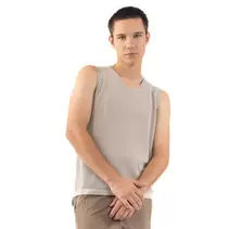 Oferta de TANK TOP TEJIDO MODERNO FOR THE URBAN MAN por $349.9 en Forever 21
