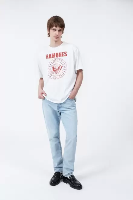 Oferta de Camiseta ramones + Colores      $399.00 por $399 en Sfera