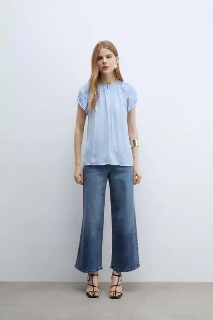 Oferta de Blusa gomas cuello + Colores      $449.00 por $449 en Sfera