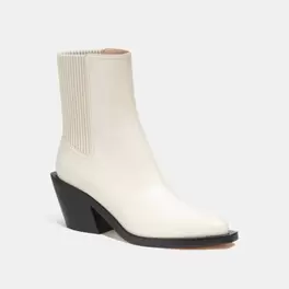 Oferta de Botines Prestyn Piel Blanco Mujer por $7650 en Coach