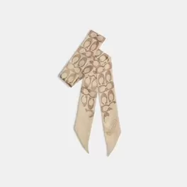 Oferta de Mascada Coach Skinny Vinatage Signature por $2090 en Coach