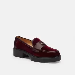 Oferta de Mocasines Leah Terciopelo Vino Mujer por $3270 en Coach