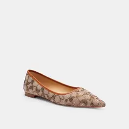 Oferta de Flats Daphne Crystal Signature Jacquard Café Mujer por $3270 en Coach