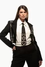 Oferta de Saco corto con varios apliques en hombros por $1499 en SOHO