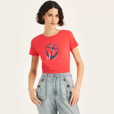 Oferta de Sustainably crafted glitter heart anchor graphic t-shirt por $12.98 en Nautica