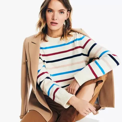 Oferta de Sustainably crafted striped crewneck sweater por $24.98 en Nautica