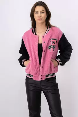 Oferta de Chamarra bomber peluche parche por $199 en Shasa