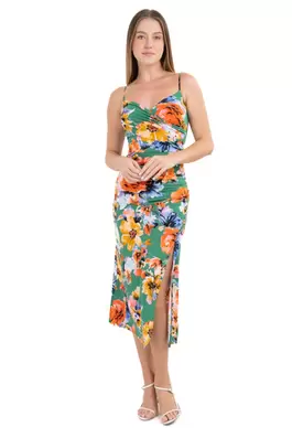 Oferta de Vestido midi cruzado floral por $169 en Shasa