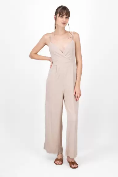 Oferta de Jumpsuit liso tirantes por $199 en Shasa