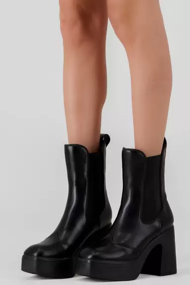 Oferta de Botín chelsea tacón plataforma por $399 en Shasa
