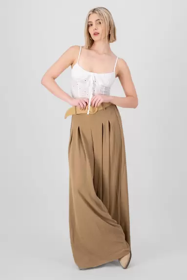 Oferta de Pantalones amplios con cinturon por $249 en Shasa