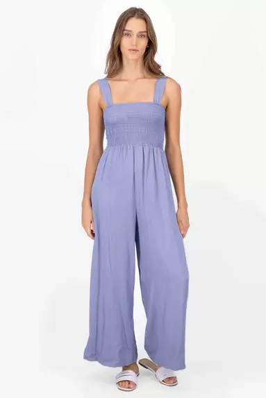 Oferta de Jumpsuit tirantes detalle smock por $199 en Shasa