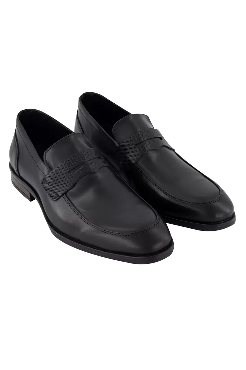 Oferta de Calzado formal negro mens fashion por $1003.64 en Men's Fashion