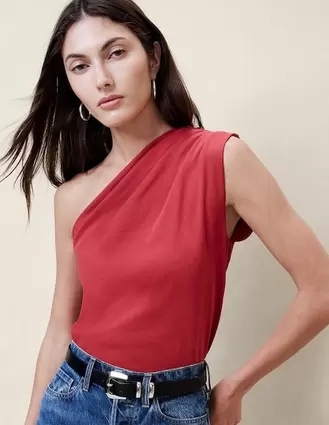 Oferta de Blusa sin manga para mujer por $364.5 en Banana Republic