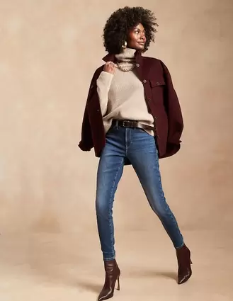 Oferta de Jeans skinny deslavado corte cintura para mujer por $1070.3 en Banana Republic